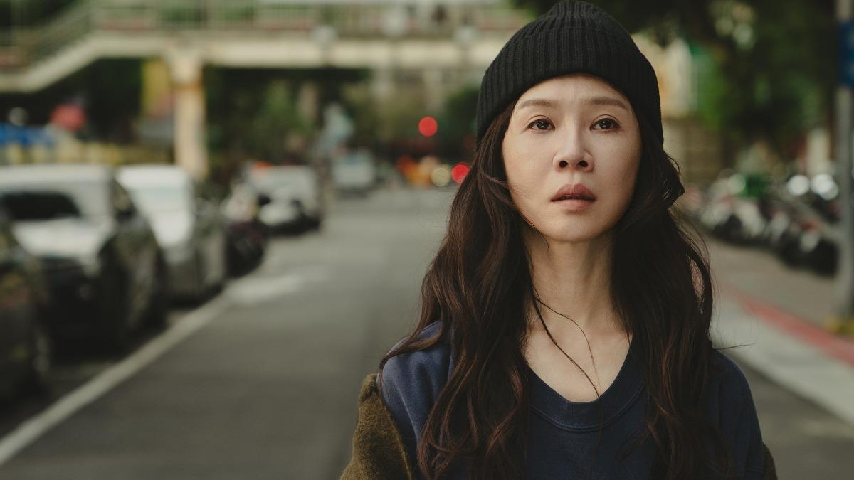 劇中謝盈萱面臨照顧者和現實生活的壓力。(圖/Netflix提供)