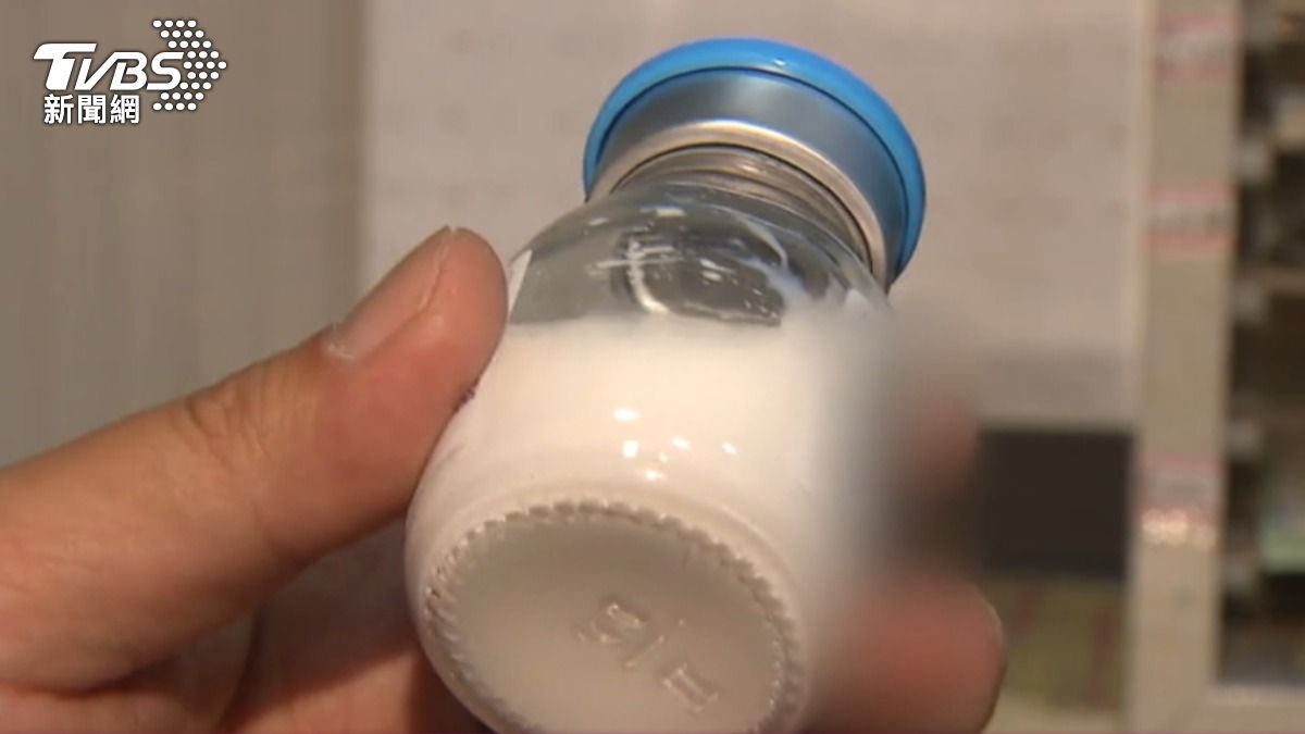 丙泊酚因外觀呈現乳白色而被稱為「牛奶針」。（圖／TVBS）