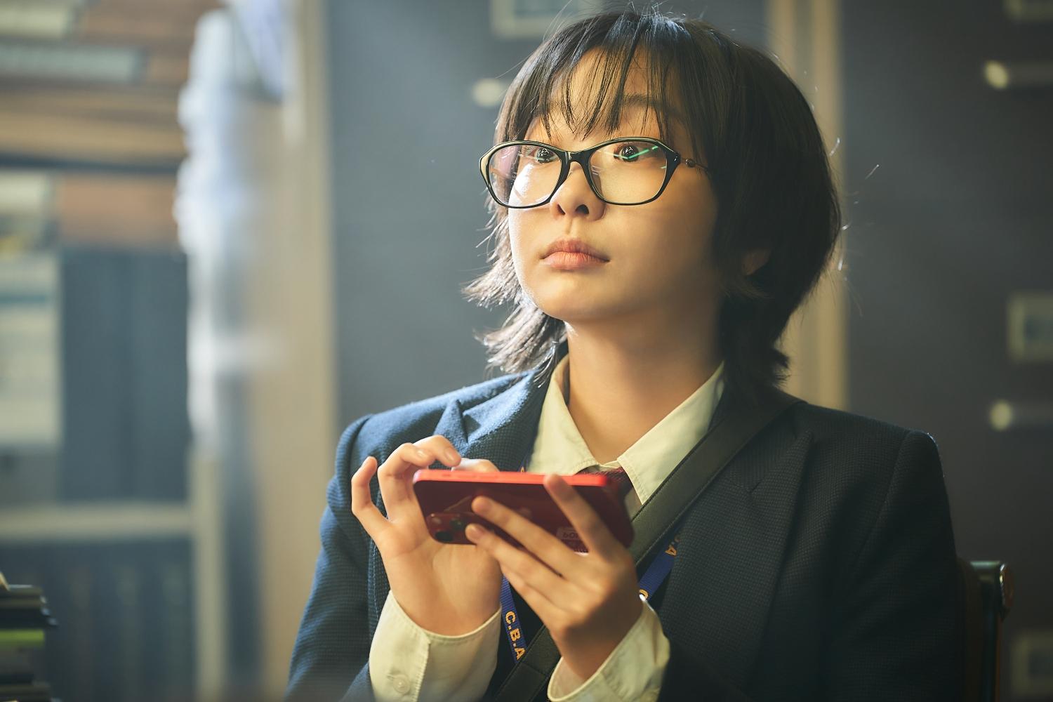 金多美飾演的「尹異羅」聰明到讓金瀚泉都忌妒。(圖/Disney+提供)