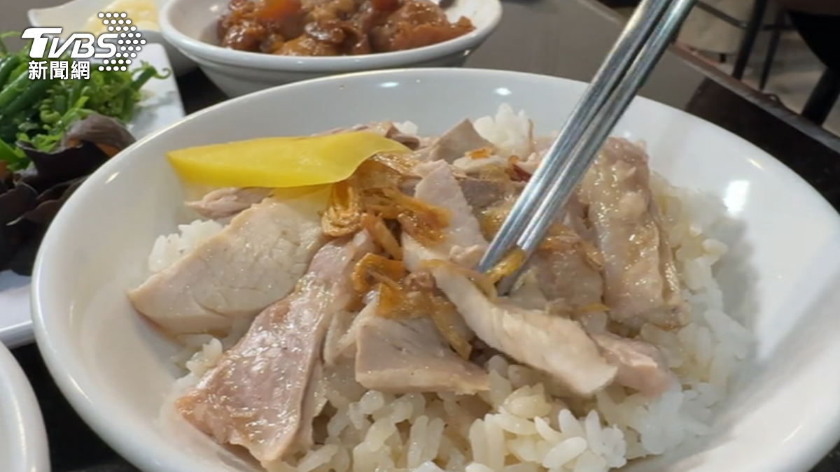 等太久「拍桌不爽吃」觸發大戰!雞肉飯老闆持菜刀衝出