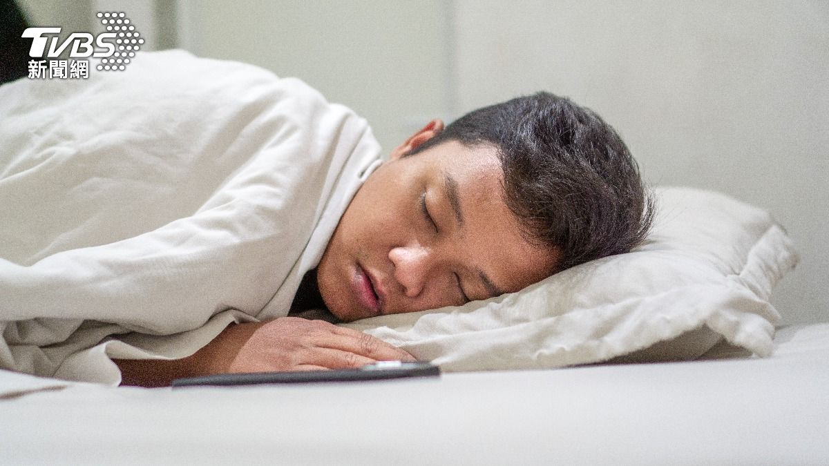 睡覺像打拳?專家授5招「中年好眠術」 改善淺眠一次看懂
