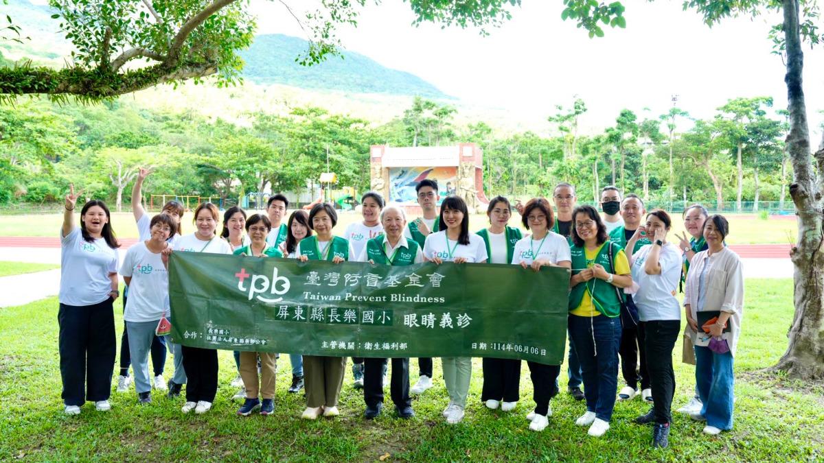 臺灣防盲基金會帶著醫生、驗光師與檢查儀器走進偏鄉。 (照片／臺灣防盲基金會)