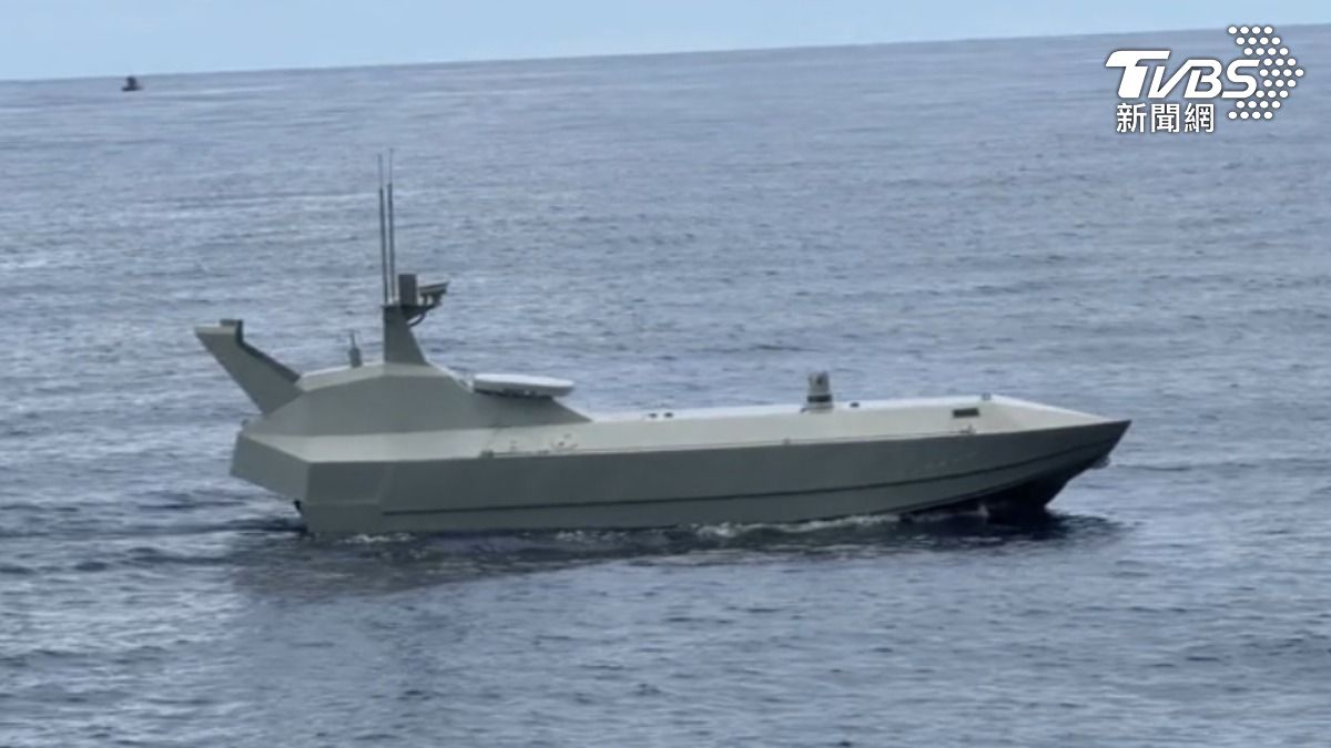雷虎科技　Ｓｅａｓｈａｒｋ８００攻擊無人艇　６／６在蘇澳外海測試性能