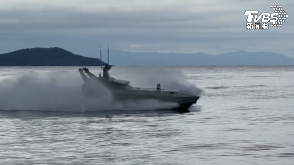 雷虎科技　Ｓｅａｓｈａｒｋ８００攻擊無人艇　６／６在蘇澳外海測試性能