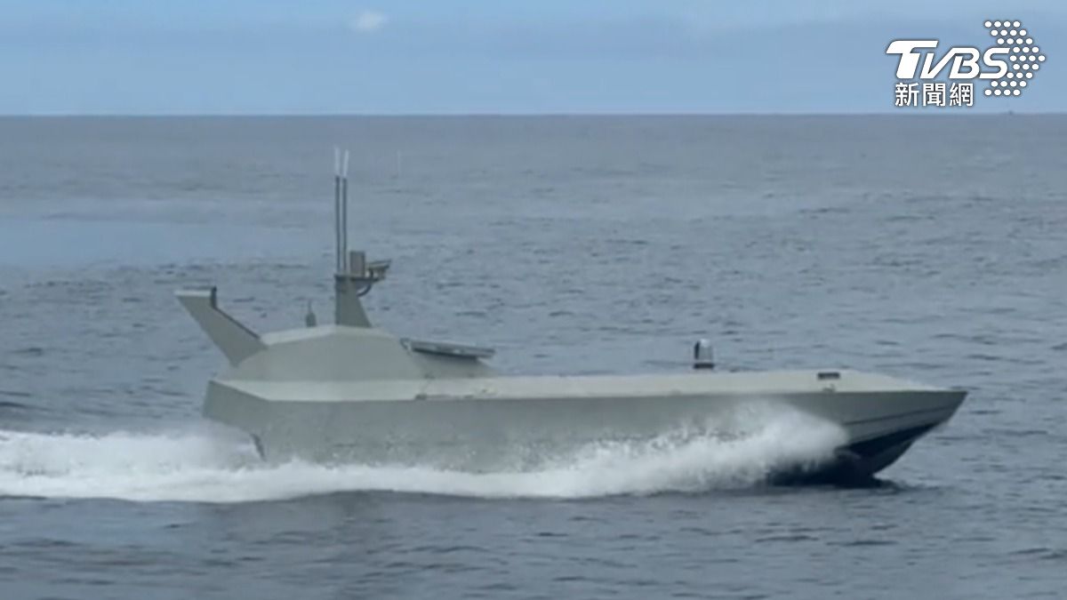 雷虎科技　Ｓｅａｓｈａｒｋ８００攻擊無人艇　６／６在蘇澳外海測試性能