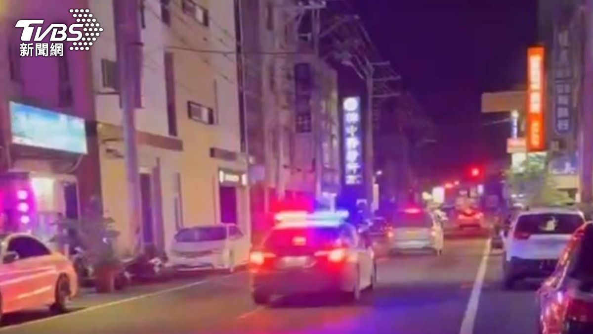 雲林驚險「警匪追逐戰」！自小客駕駛酒測高達0.25，竟開車狂飆逃跑，卡溝邊落網。