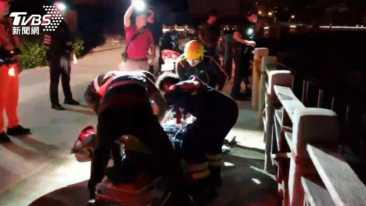 澎湖光榮碼頭驚傳溺水意外 婦人漂在消波塊旁送醫不治