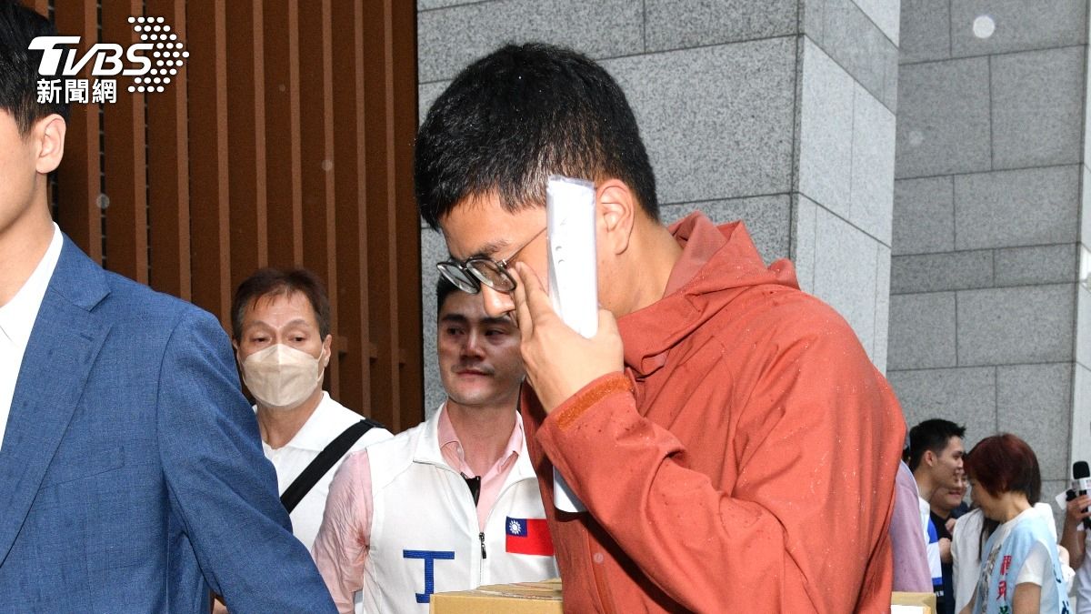 罷免吳沛憶失敗 李孝亮抱志工哭成一團:差一點就達標了