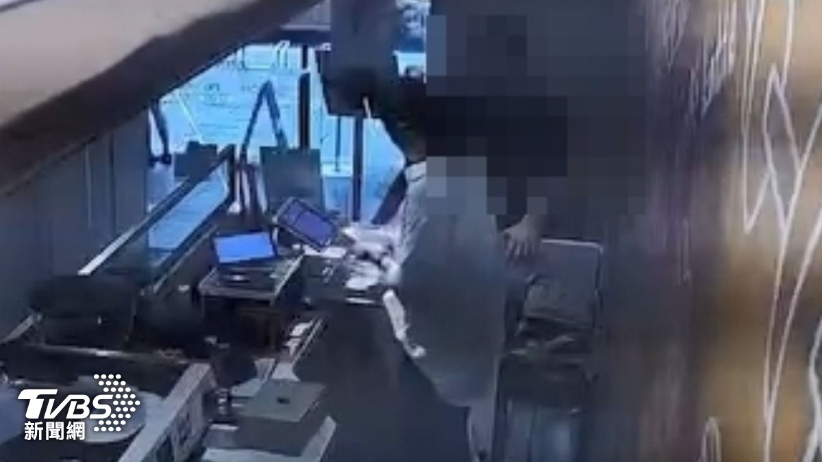 又是他!誆母急需現金 店家控:預謀犯案。(圖/TVBS)