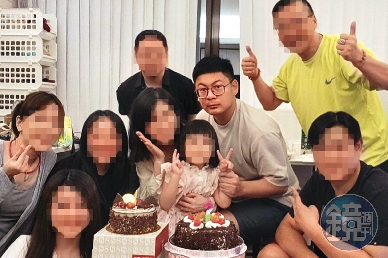 喬天鼎（右三）的前女友（左三）以準媳婦的姿態，參與男方的家庭生活。（讀者提供）