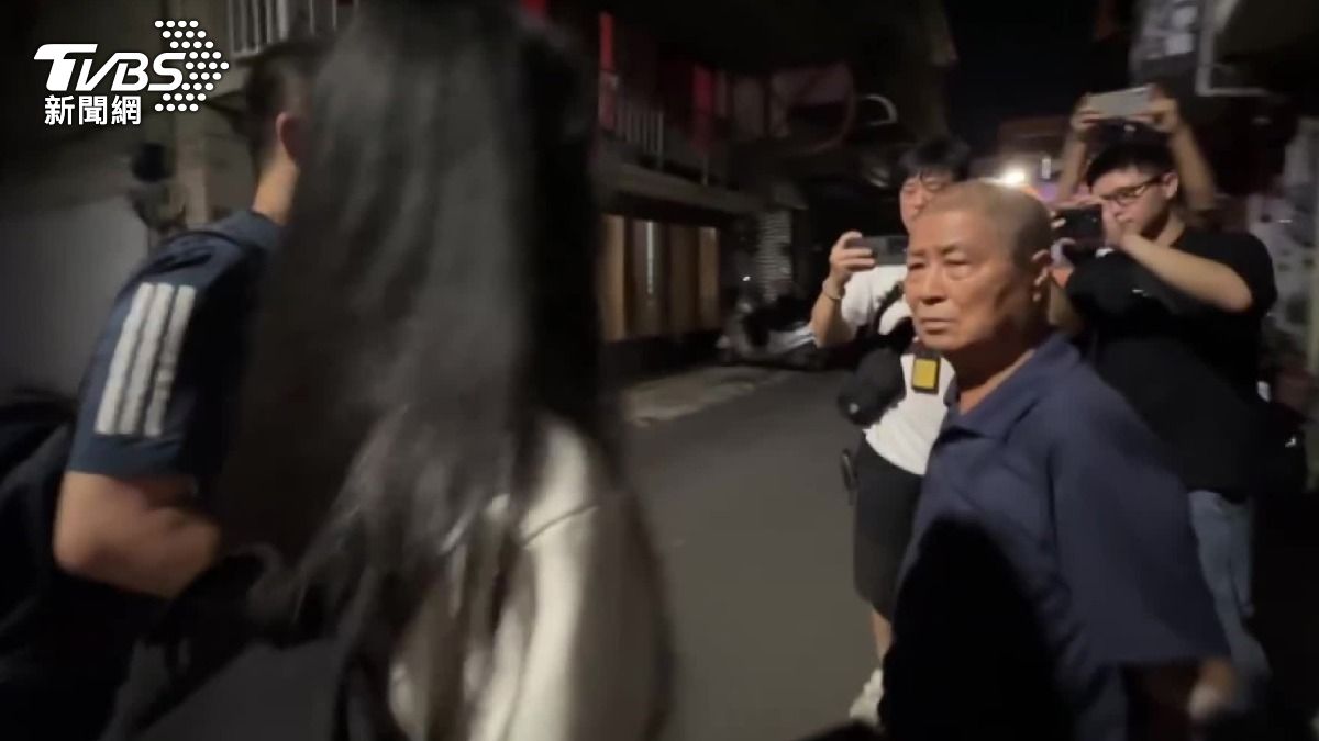 台中女大生向阿公致歉。(圖/TVBS)