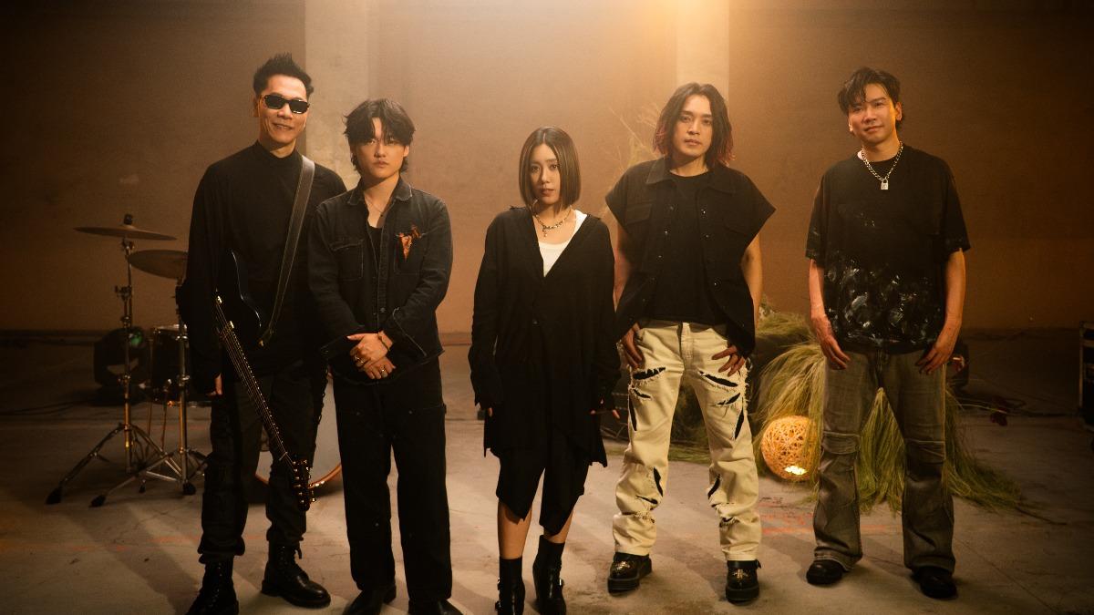 靠《影后》翻紅！小男孩樂團女主唱爆「交換戒指」　身分曝光