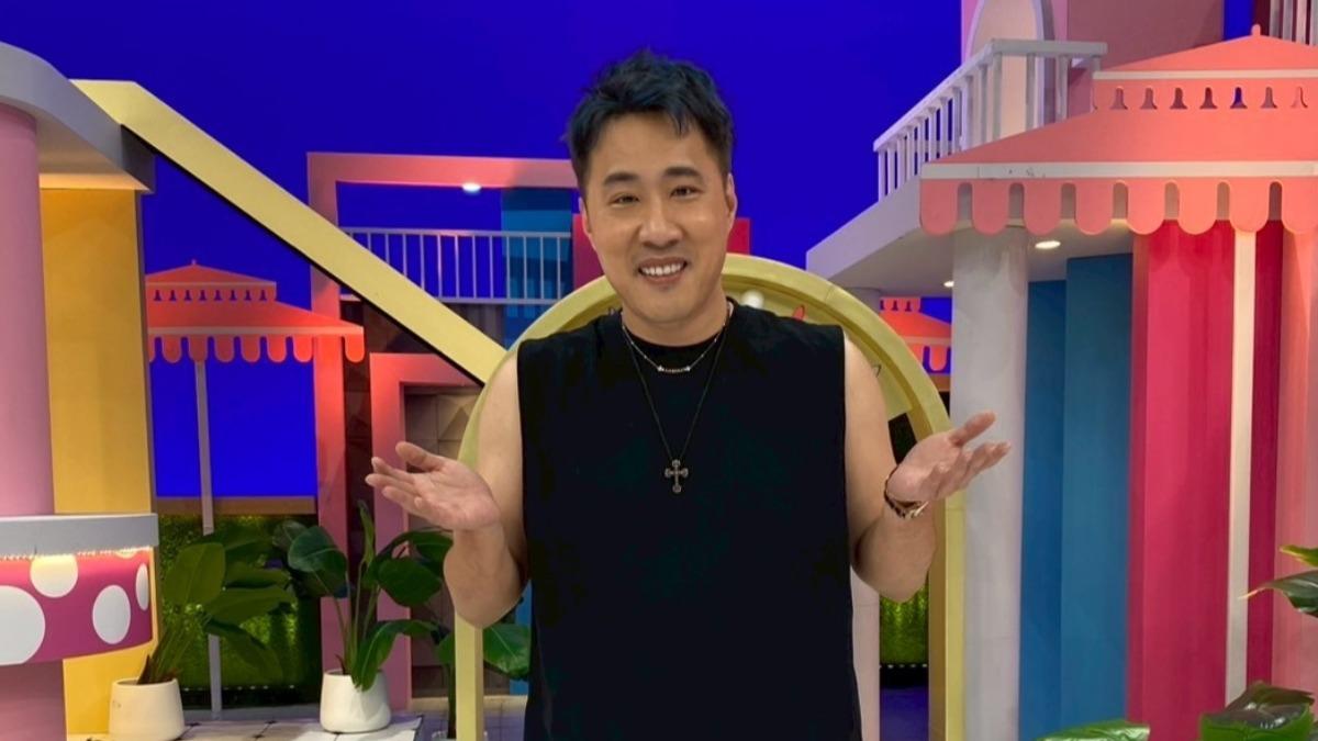 余祥銓體驗當「攀樹師」,用繩索爬上三層樓高巨樹。(圖/緯來綜合台提供)