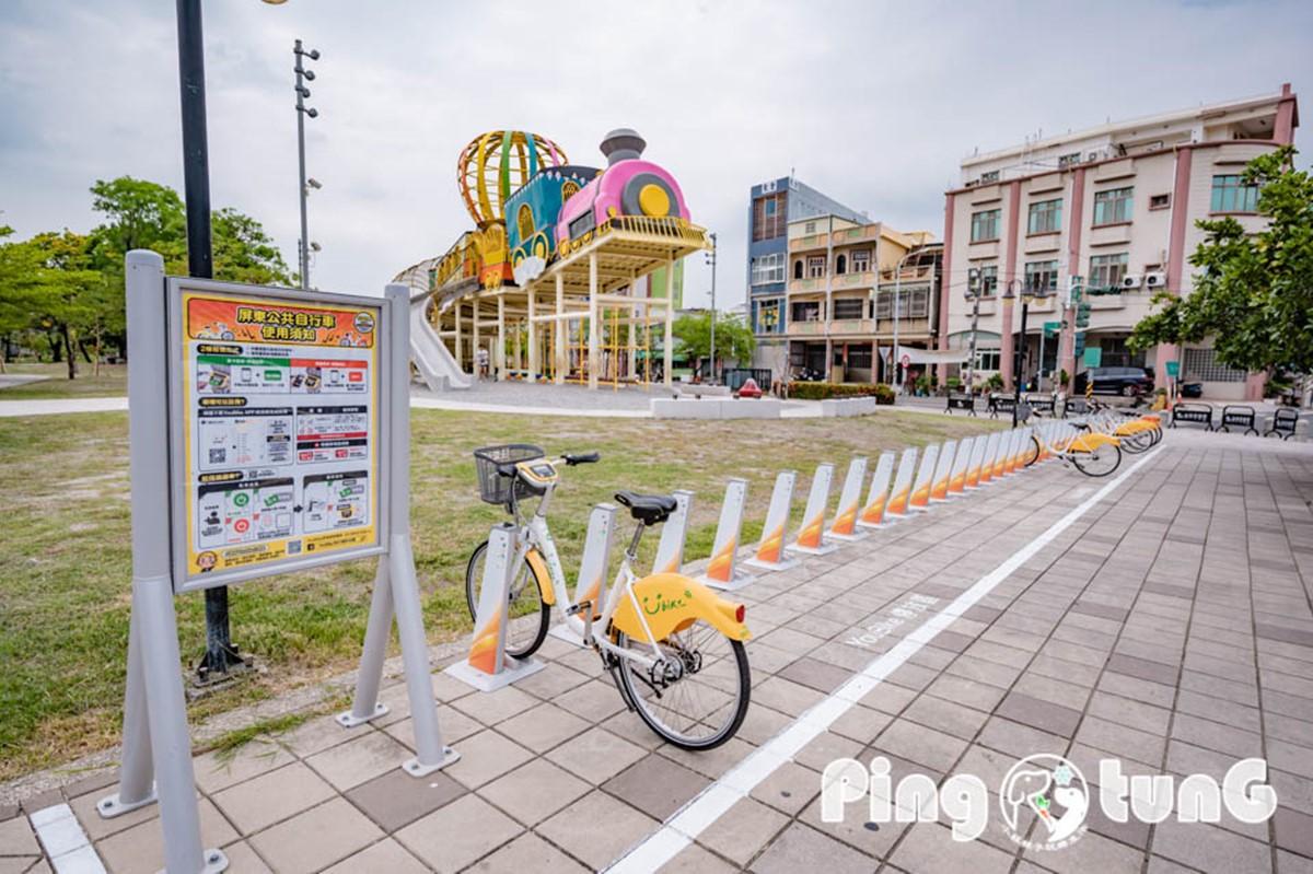 「林邊共融公園」緊鄰林邊火車站,除了開車自駕、搭火車,也能騎乘U-bike前往。(圖/小菲親子玩樂生活提供)