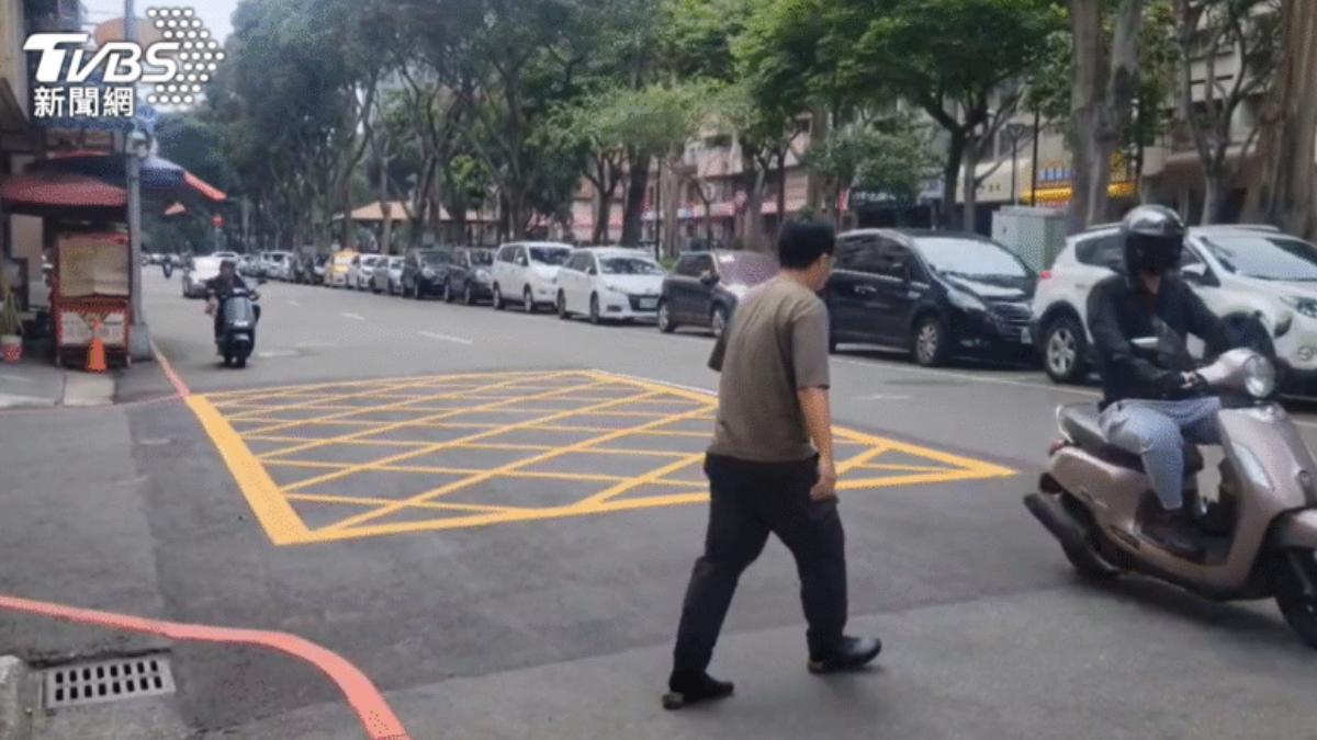 行人違規頻傳,駕駛團體籲提高罰則。(圖/TVBS)