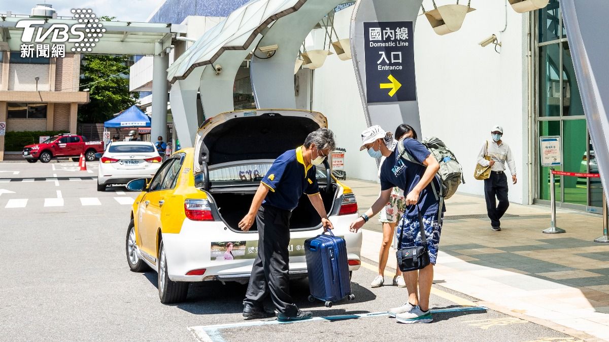 老司機載客搭機「上車必問1句」！無數旅人救星　他秒變臉衝回家