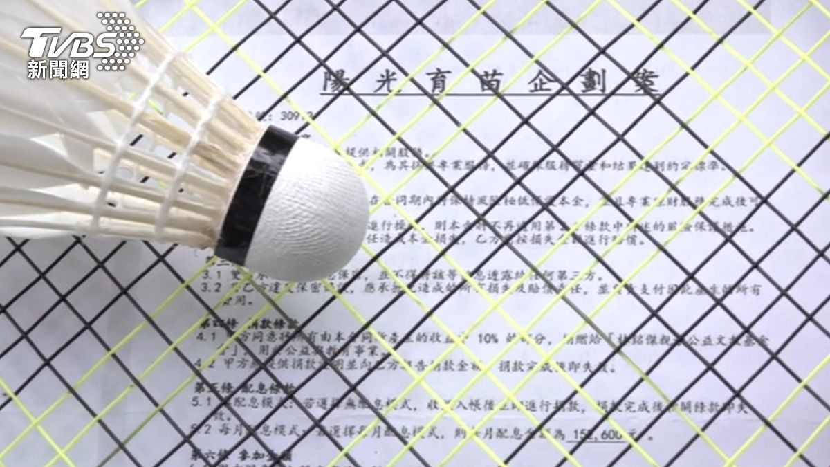 母投資欲還債反遭詐百萬,兒恐被迫放棄夢想。(圖/TVBS)