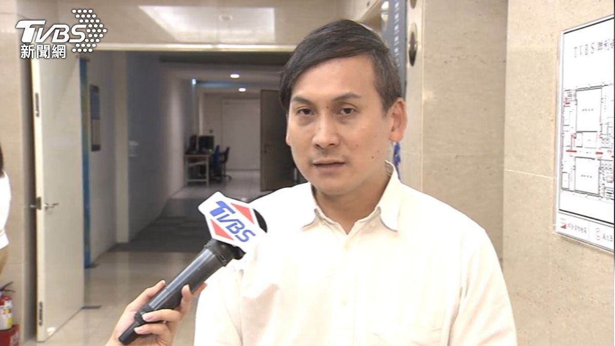國民黨立委葉元之表示，個人沒有聽說這個消息，但不管有沒有《零日攻擊》的上映，民進黨每一次選舉或推罷免，都是打抗中保台牌。