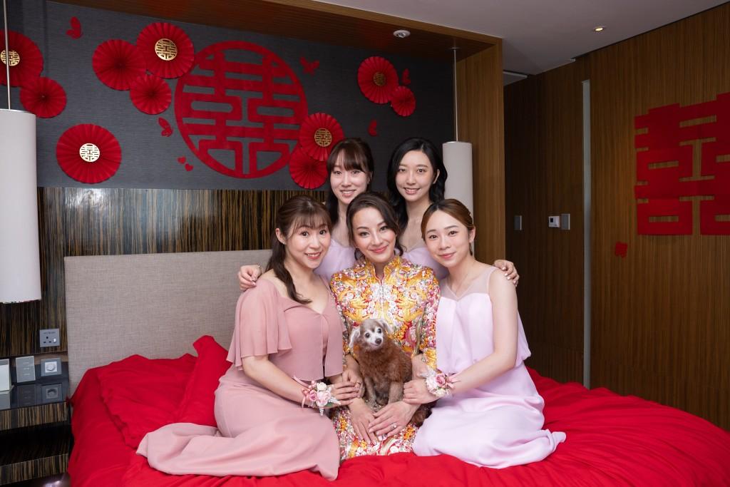 黎燕珊女兒結婚戴滿金飾。（圖／翻攝自星島日報）