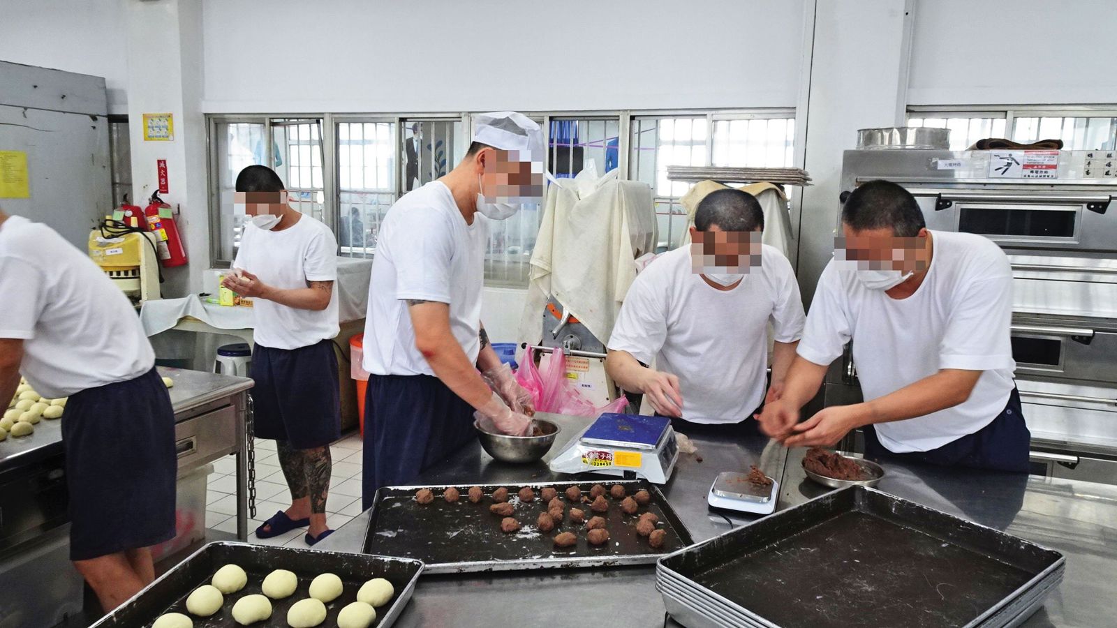 受刑人間平日互動正常，但偶爾也會發生肢體衝突。示意畫面，圖非當事人。（圖／翻攝法務部矯正署台東監獄臉書）