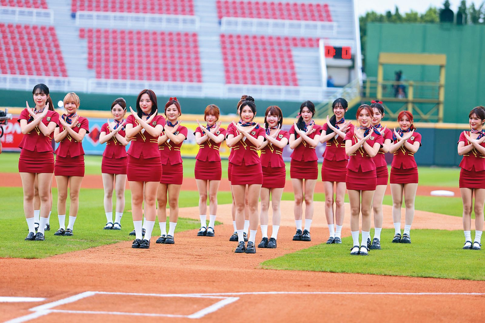 樂天啦啦隊的女孩最近負面新聞不斷。（圖／翻攝自Rakuten Girls臉書）