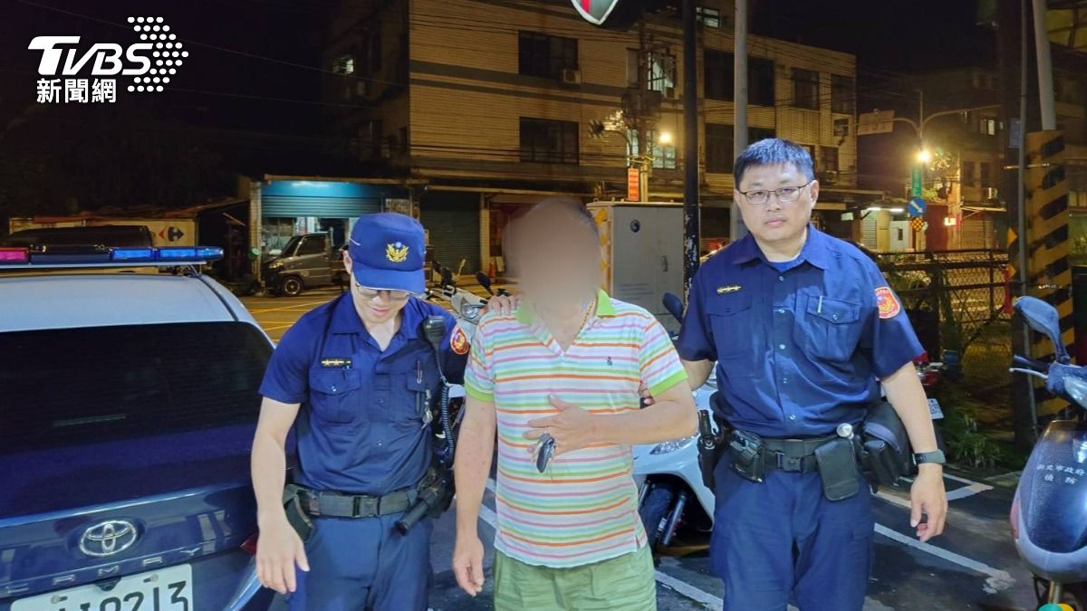 警方循線逮捕亮刀恐嚇的陳男。(圖/TVBS)