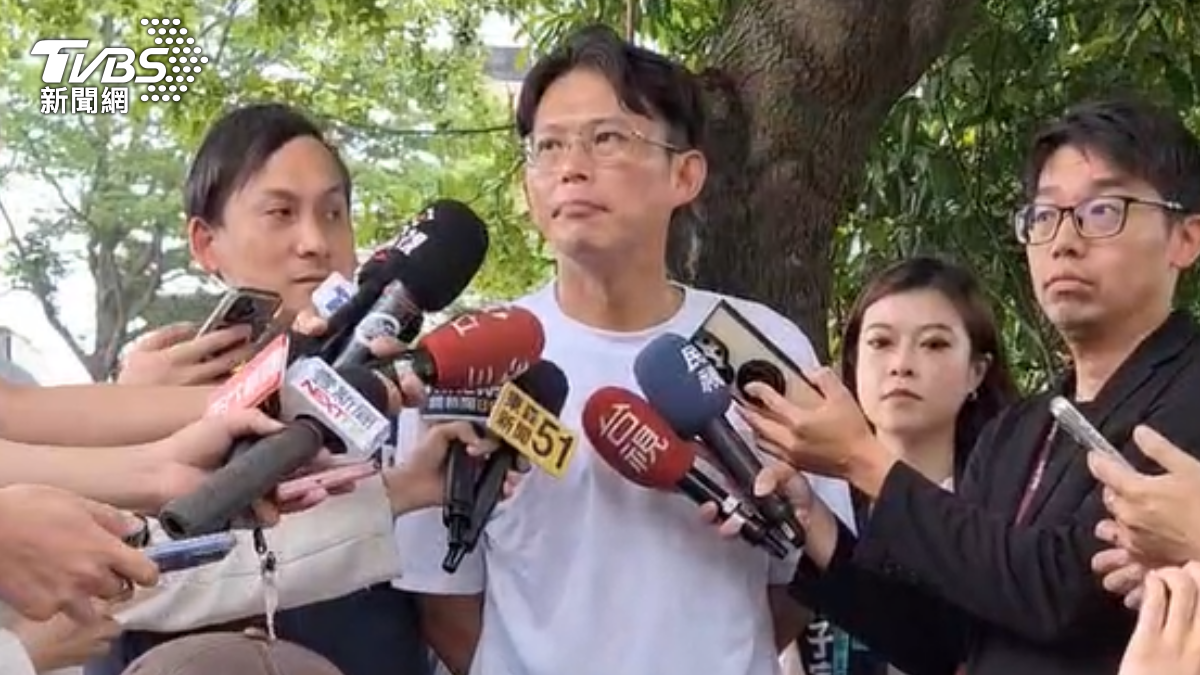 帶頭衝反罷?黃國昌板橋考察「讚葉元之1事」 預告將號召人民投票