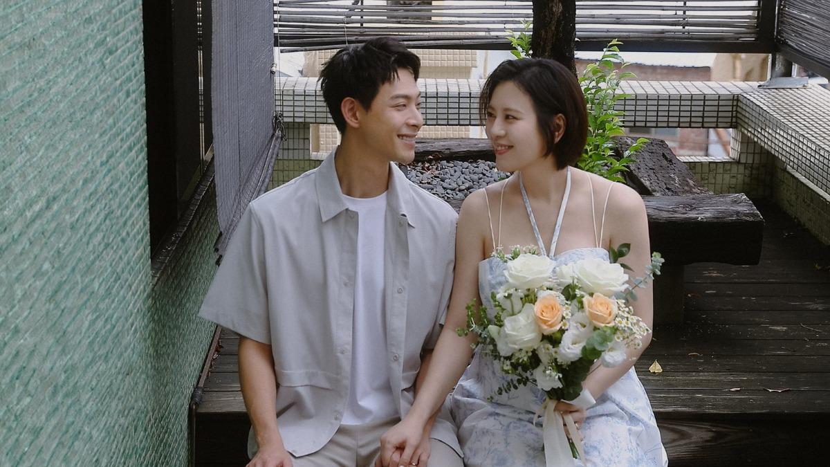 劉品言、連晨翔6月宣布結婚並升格新手爸媽,其實近日才去登記結婚。(圖/翻攝自劉品言臉書)