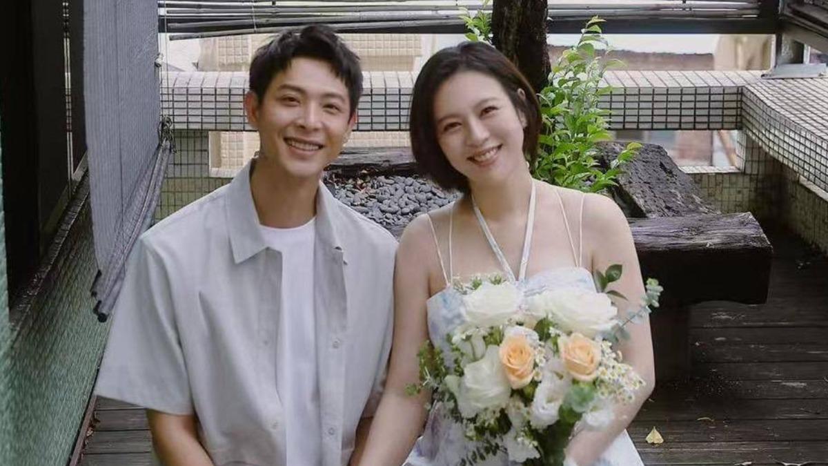 連晨翔(左)、劉品言(右)宣布結婚。(圖/翻攝自劉品言臉書)