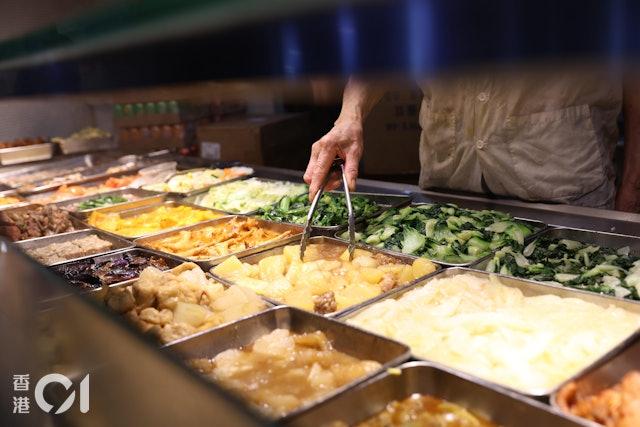 源興美食主打家常菜,讓顧客可以吃到家的味道。(圖/香港01)
