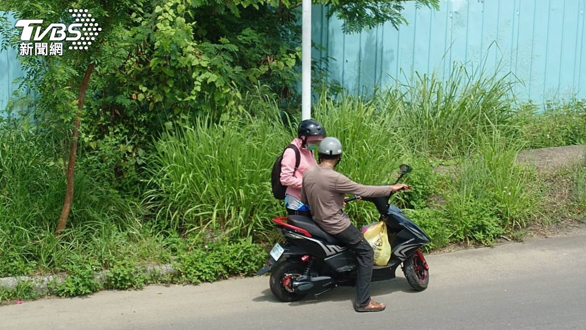 涉嫌捕抓獨角仙移工(生態攝影師米諾斯提供)
