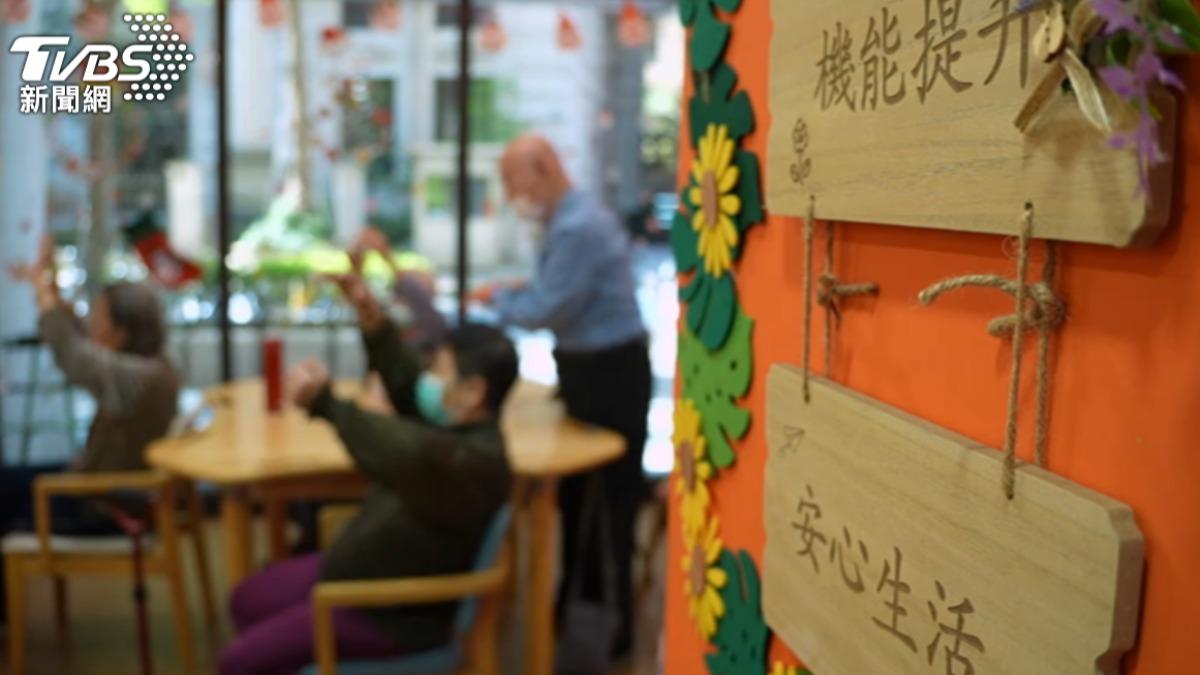 憂鬱、失眠，增加失智症風險。（圖／TVBS）