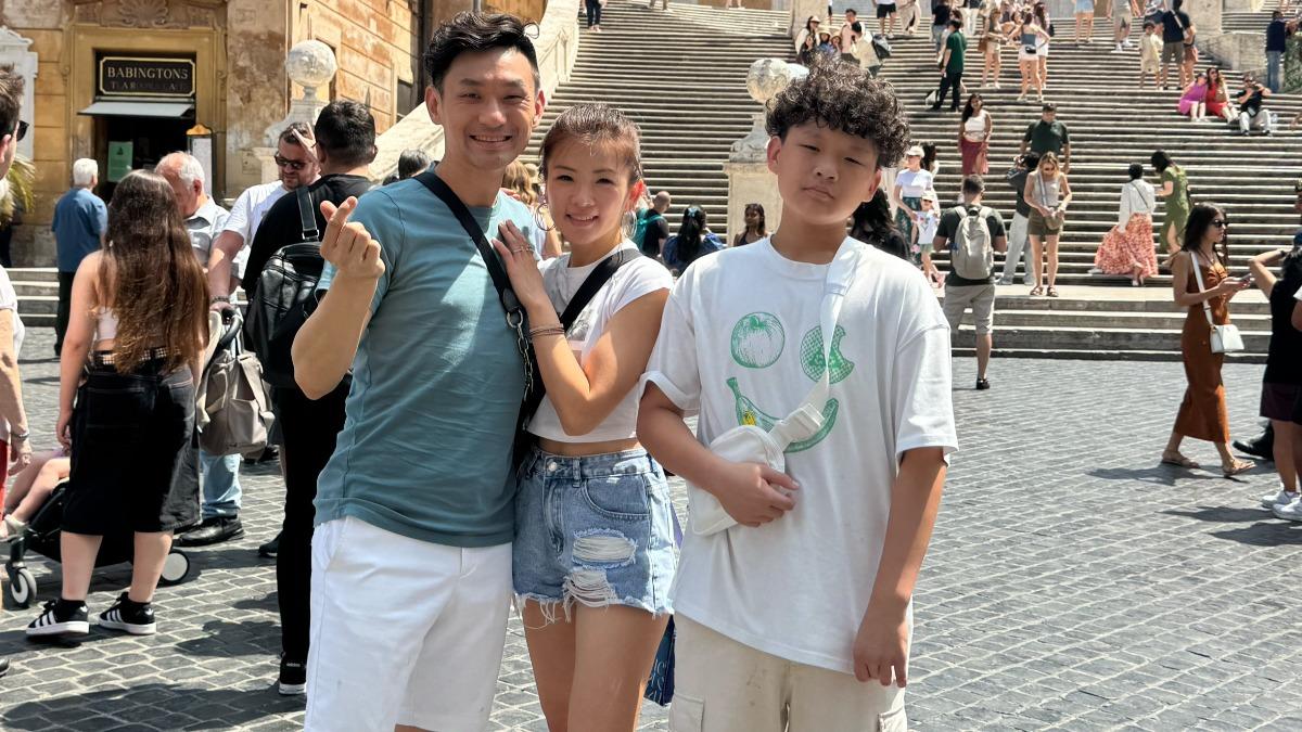 醫師張振榕(左)帶著護理師老婆莘妮(中)、大兒子到羅馬度假。(圖/艾迪昇提供)