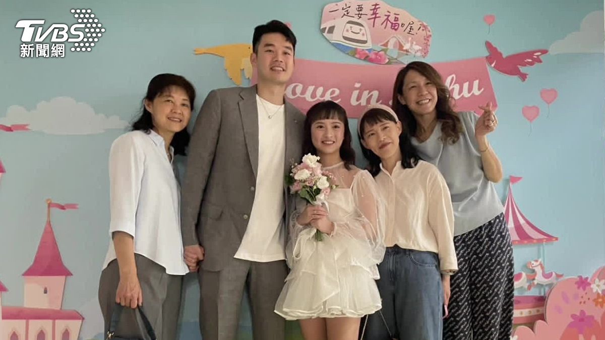 王齊麟跟陳詩媛低調完成結婚登記，邀請親友出席見證。（圖／TVBS）