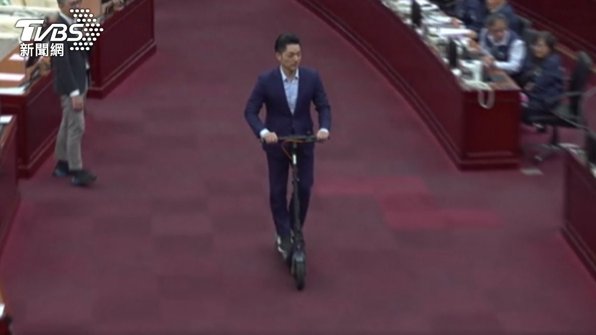 電動滑板車上路？ 蔣萬安試騎：盤點適合場地（圖／TVBS）