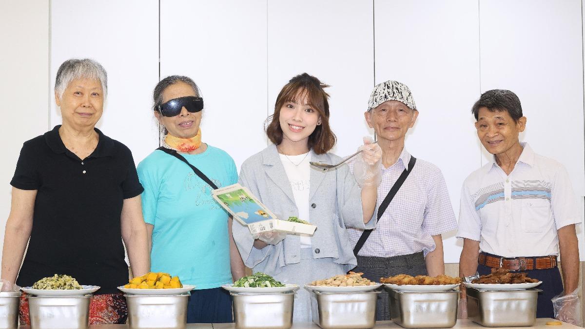 陳佩賢盼望大家一起關懷長者。(圖/紅心字會提供)