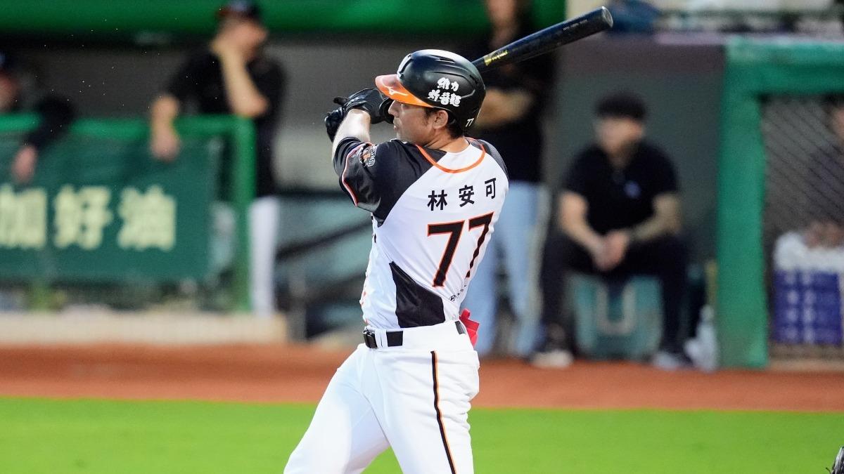 林安可敲出再見砲，4安猛打賞獲選單場MVP。（圖／翻攝自臉書＠unilions）