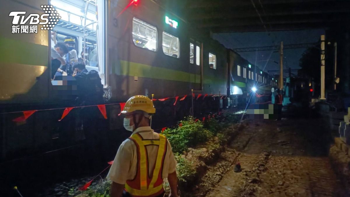桃園中壢至內壢軌道突有行人闖入，遭列車撞上死亡。（圖／TVBS）