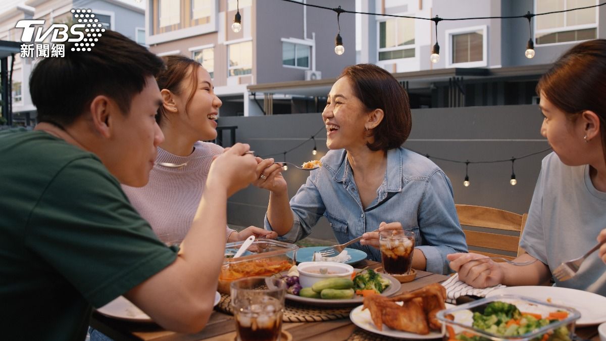一個人吃飯太孤單!台灣人「愛聚餐」 成亞洲最幸福國家