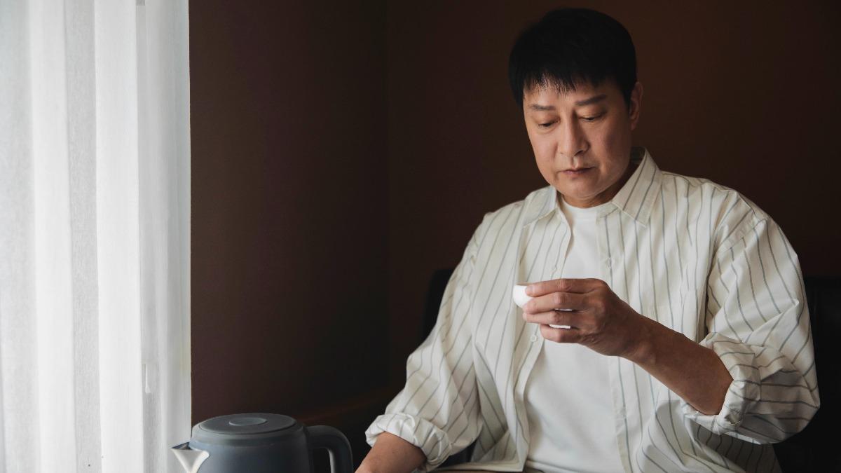 劉錫明發揮10秒落淚的功力一次OK。(圖/產值娛樂提供)