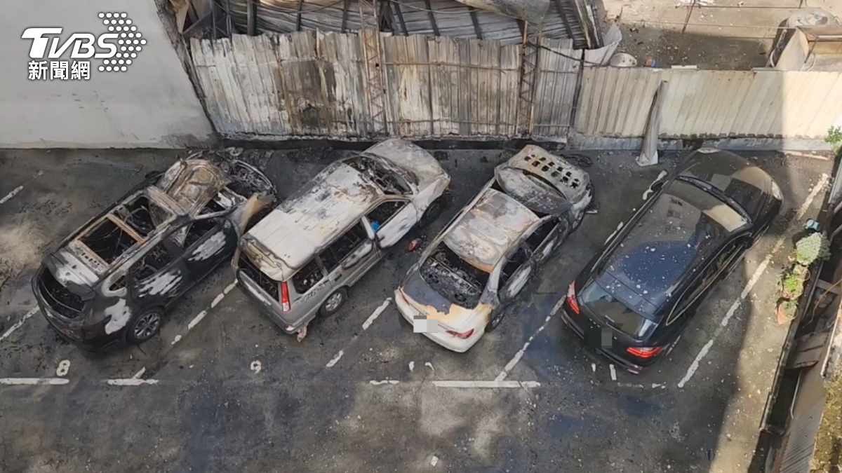 爆炸聲響徹街頭!彰化機車行後方突起火 5車燒成廢鐵2人傷