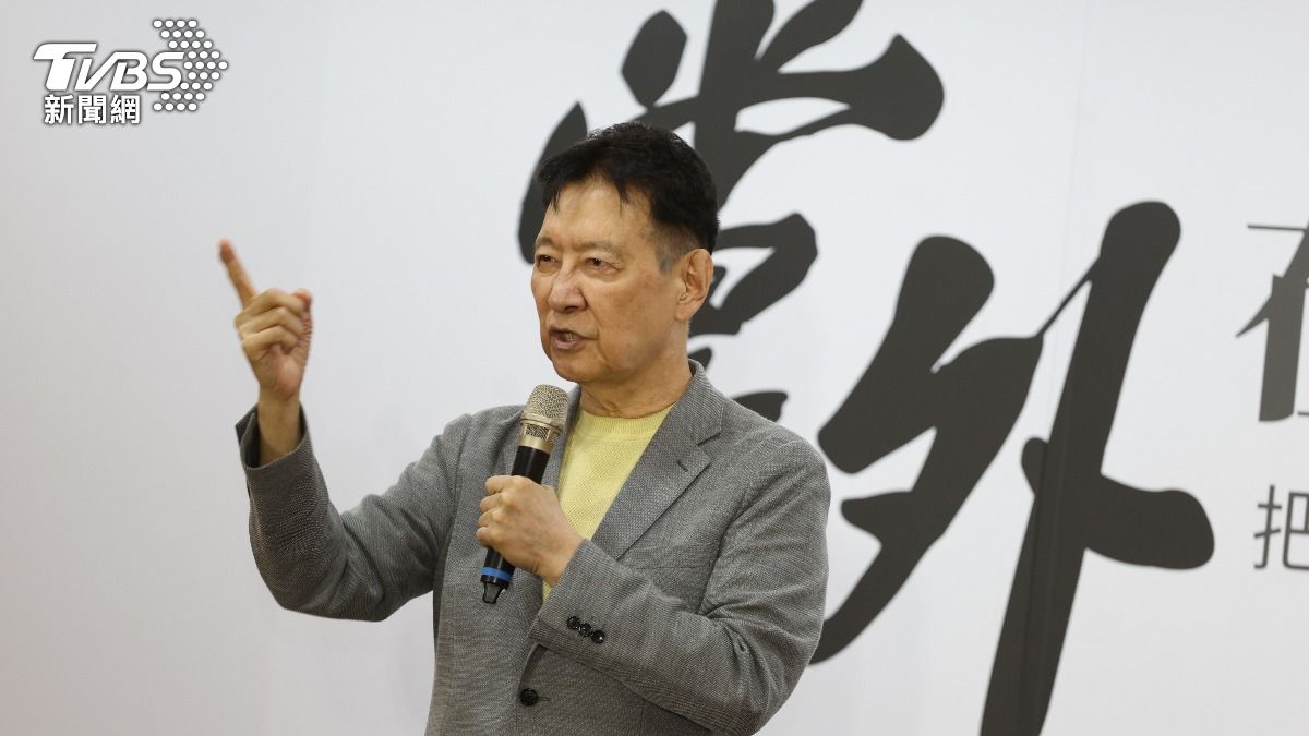 趙少康出席「黨外在野黨大聯盟」記者會遇到鬧場。(圖/華子琛攝)