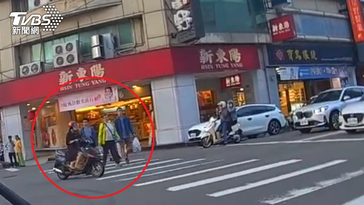 台中行人地獄!三寶婦闖紅燈左切不讓 無照還報亡妹身分闖關
