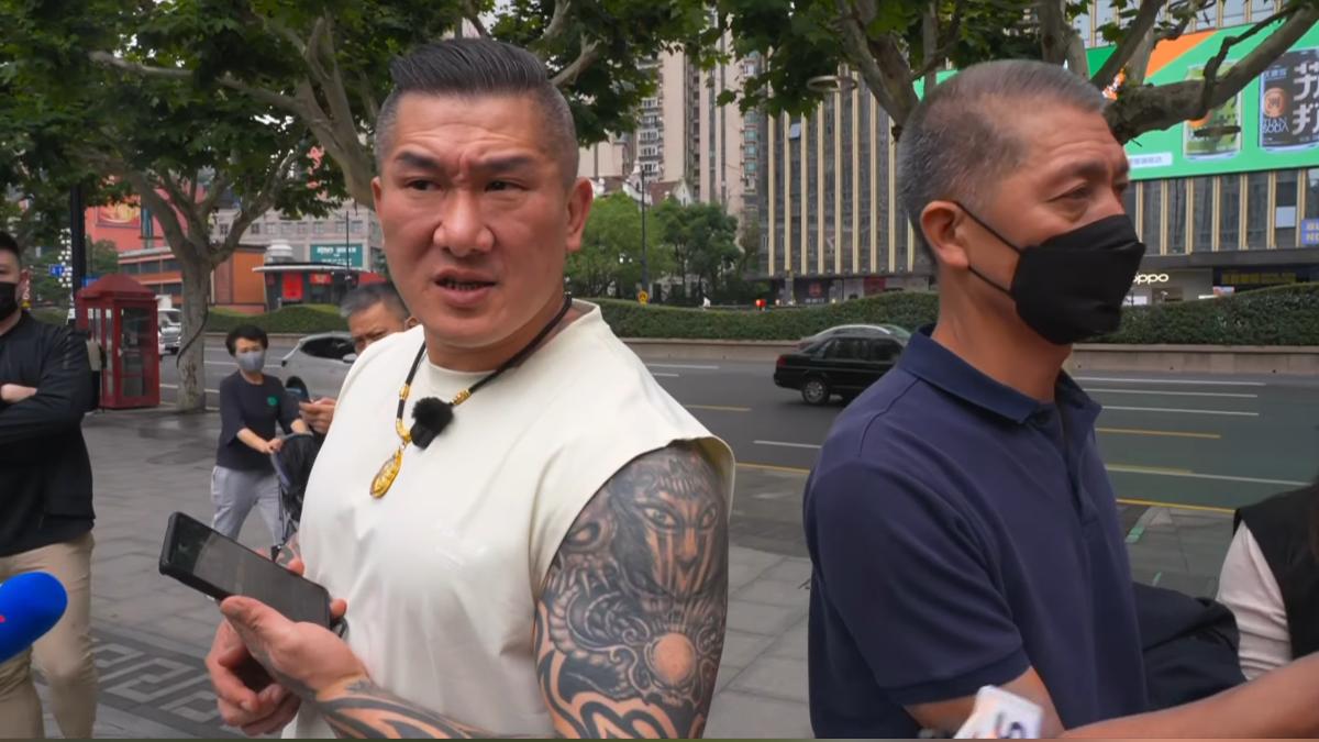 館長被問「哪國人？」氣炸。（圖／翻攝自館長惡名昭彰YT）