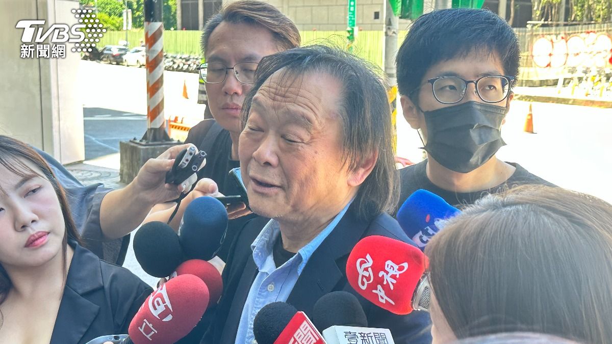 民進黨立委王世堅11日受訪。（圖／潘袁詩羽攝）