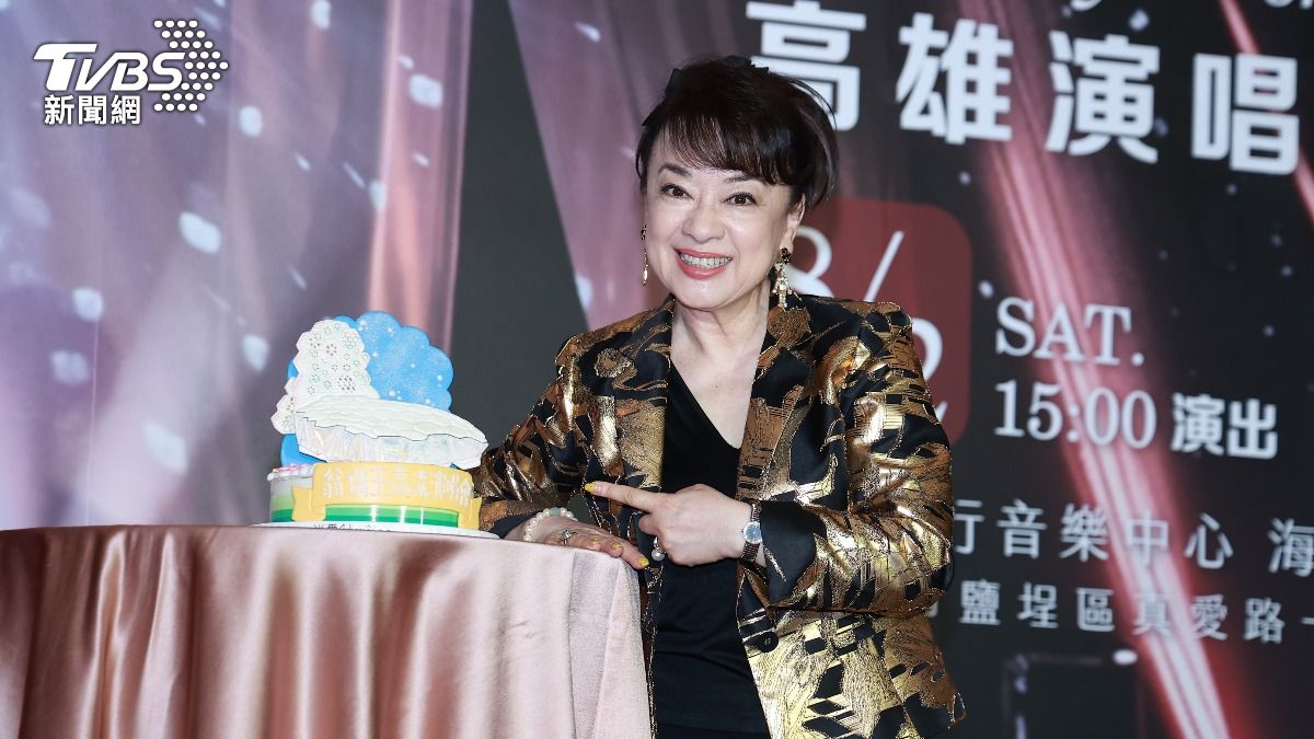 翁倩玉收到高流造型蛋糕,高流其實是她的哥哥翁祖模設計而成。(圖/黃城碩攝)