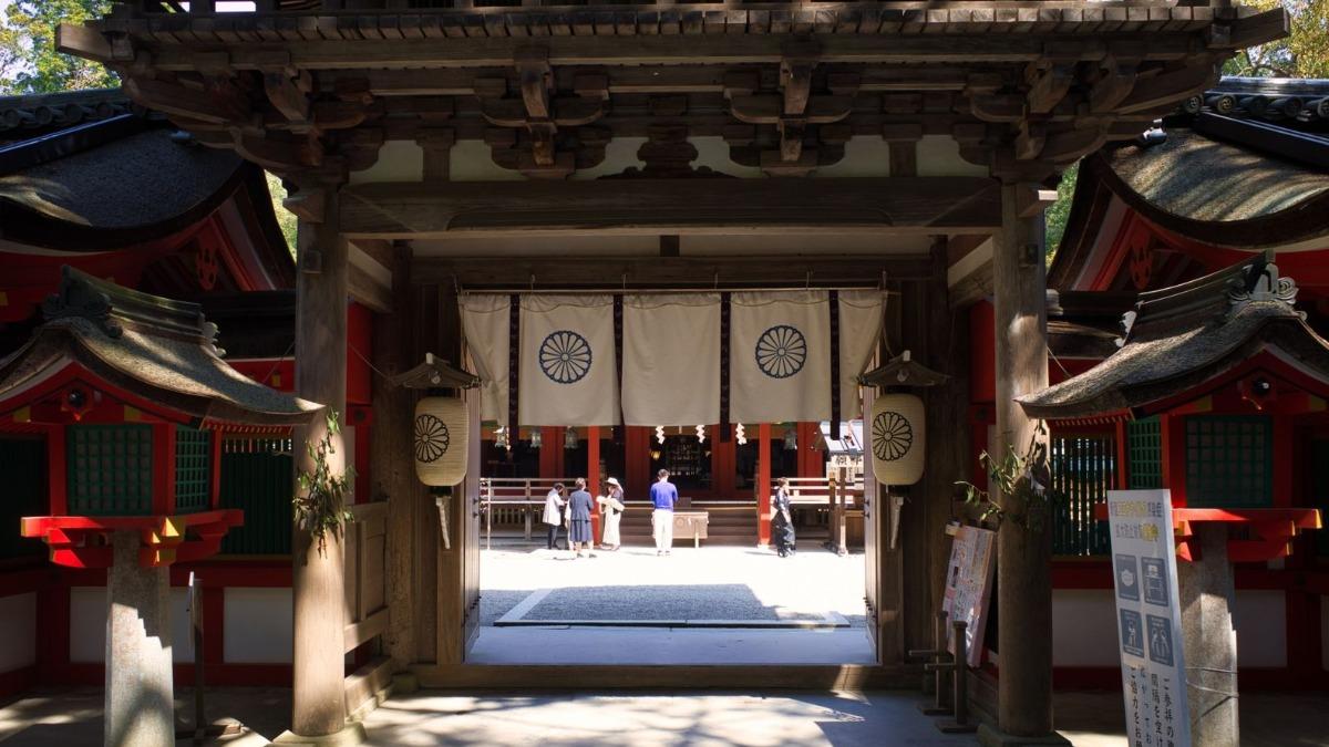 日本神社前台女「羞恥任務」露臀抽獎 網轟:台灣臉丟光