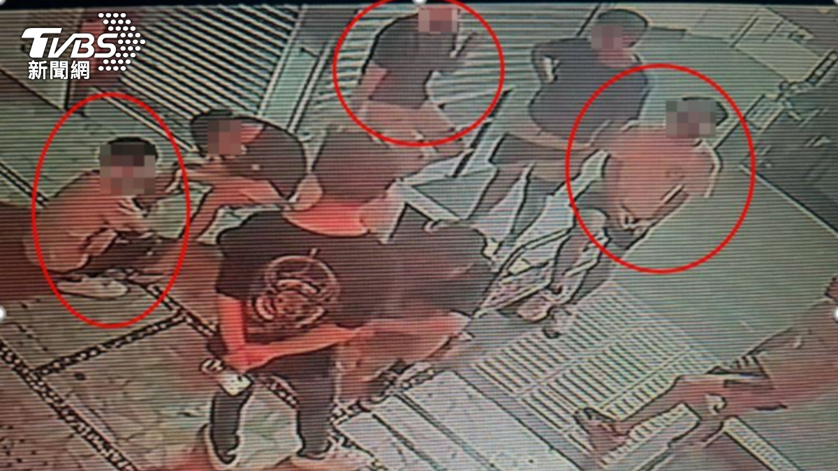 少年聚眾集體抽電子煙!見警盤查 還嗆「我法律系的啦」
