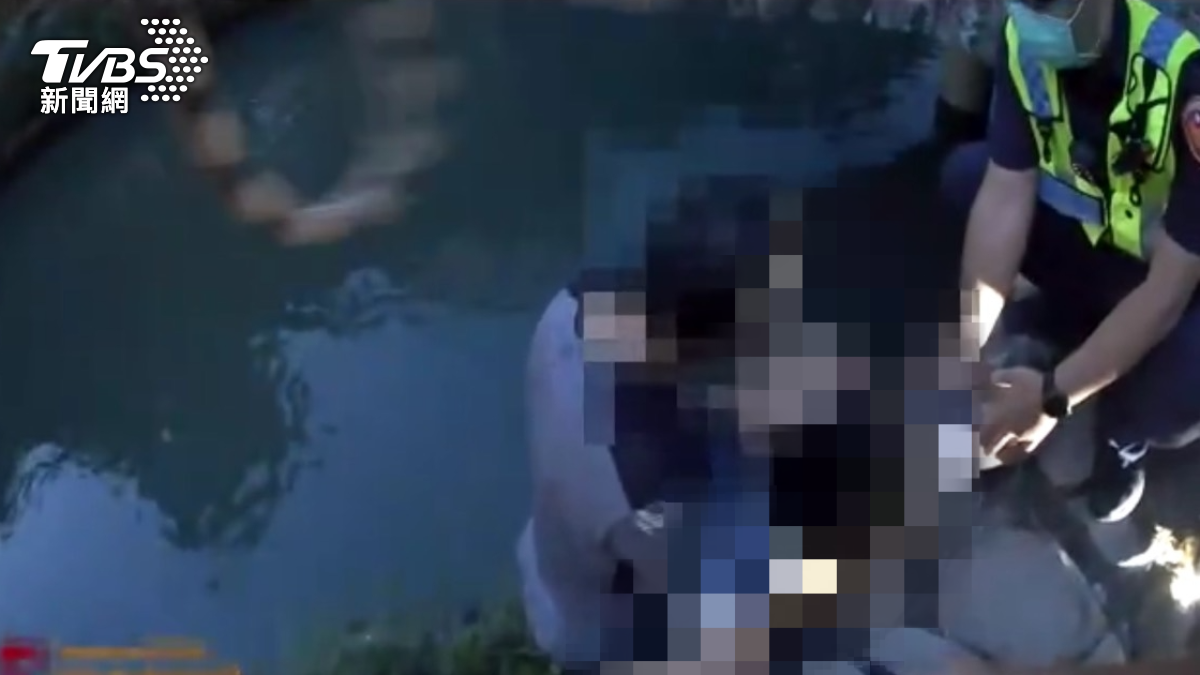 14歲少年看魚掉河!爸跳水救兒也受困 一度昏迷拉起搶命