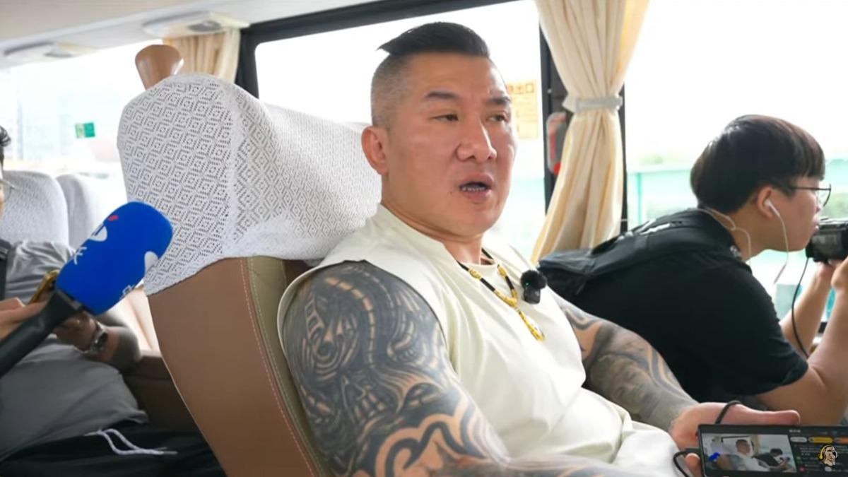 館長被逼表態「遊覽車上」回應了! 髒話連回嗆網友:腦袋有洞